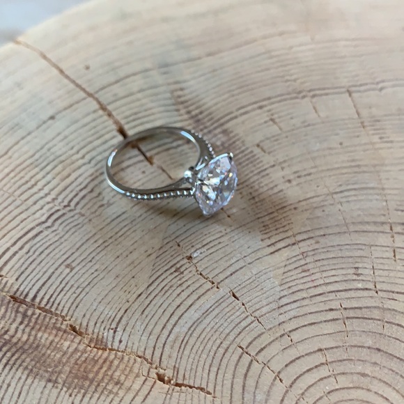 925 ring with cubic zirconia diamonds. - Picture 4 of 4